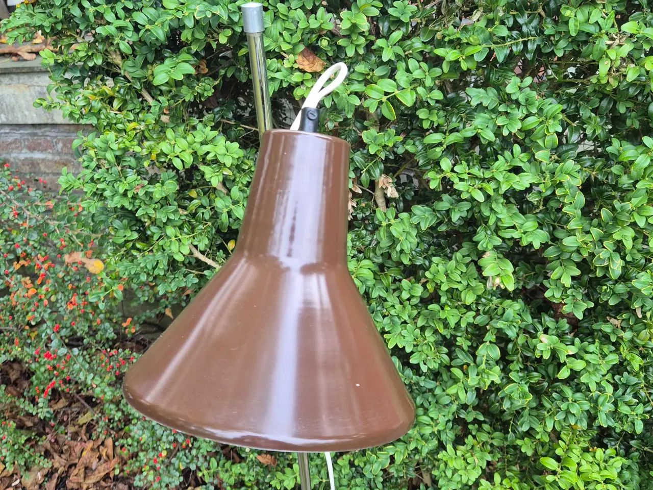 Billede 5 - Brun gulvlampe inspireret af en klassisk arkitektl
