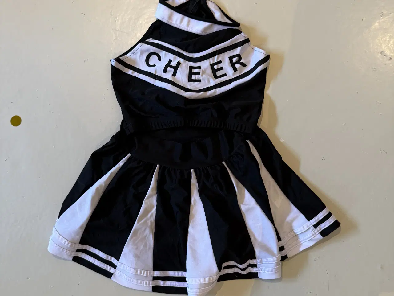 Billede 11 - Forskellige kostumer sælges byd.