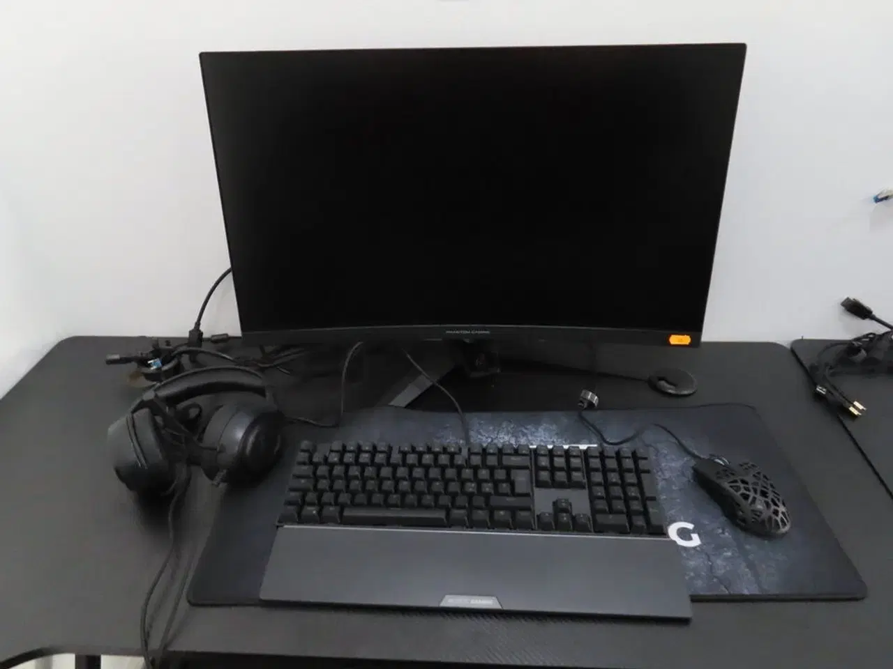 Billede 1 - 27" curved gaming monitor, ASROCK PHANTOM GAMING pg27f15rs1a