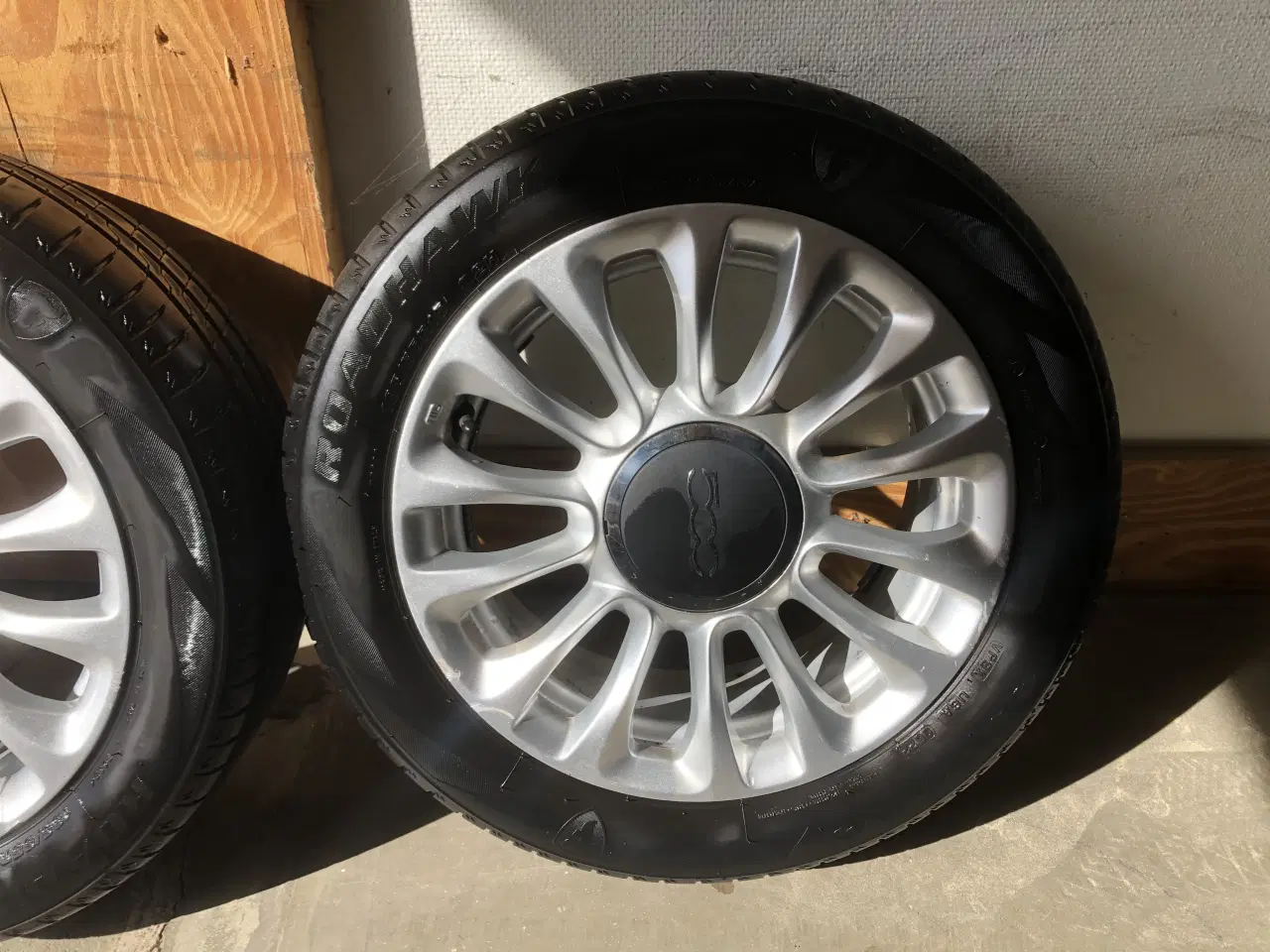 Billede 4 - Fiat 500 Lounge fælge sommerdæk