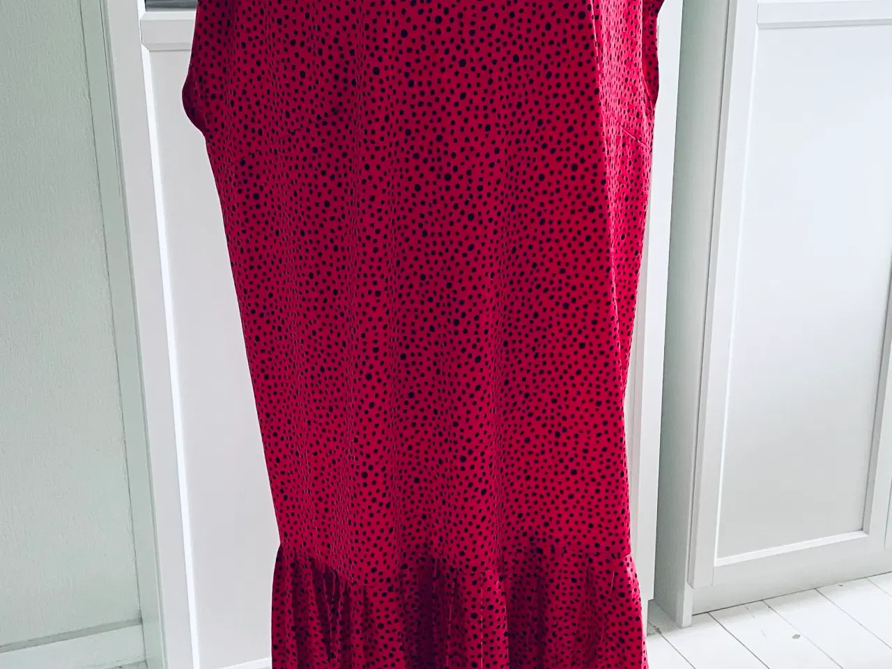 Billede 1 - + size kjole fra Paige made in England