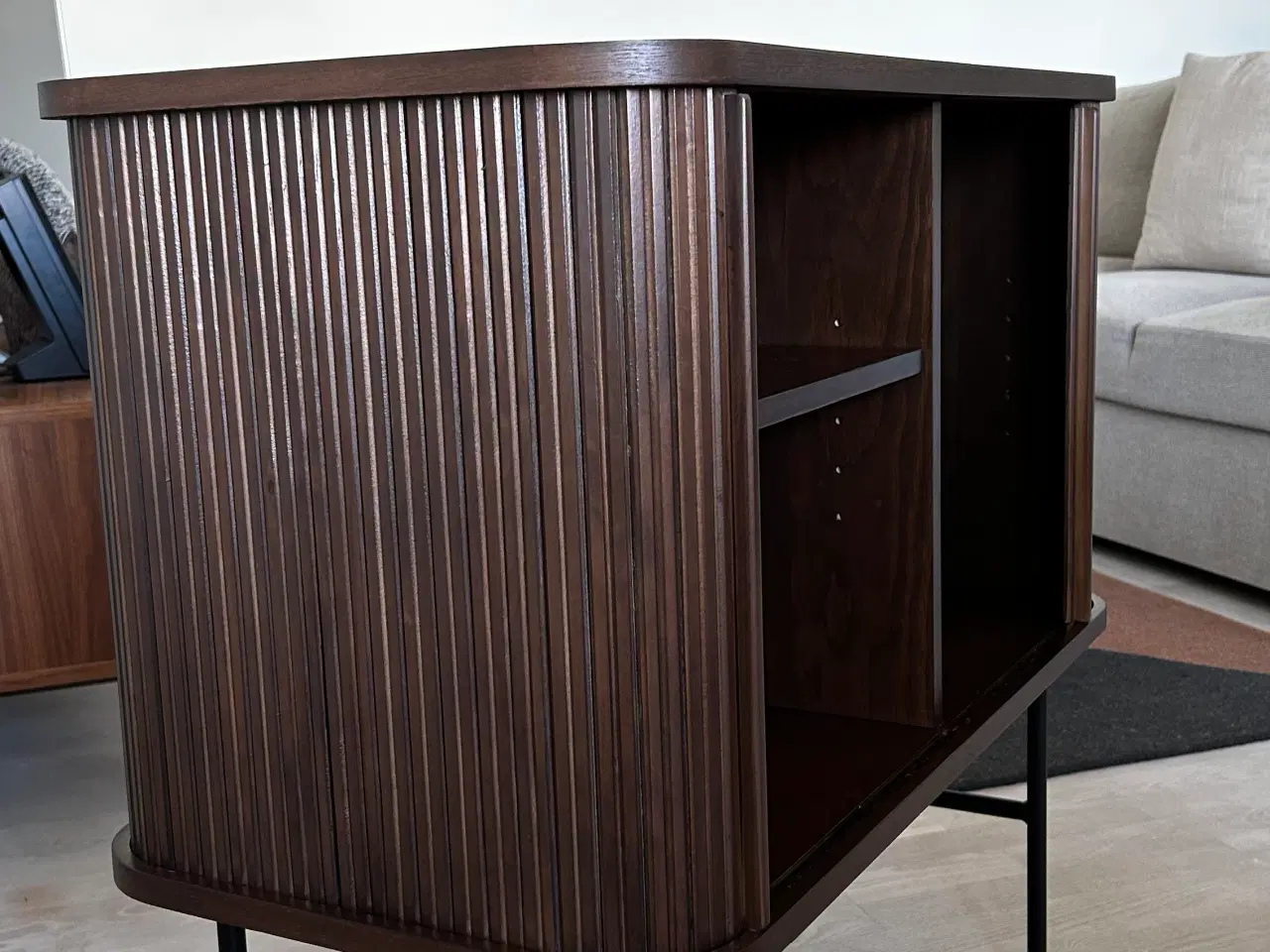 Billede 4 - Cabinet with sliding doors (H&M Home)