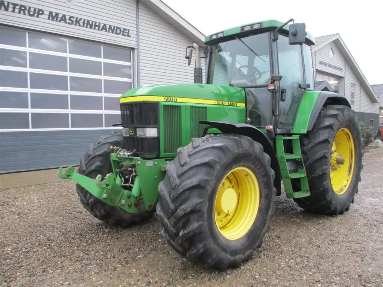 Billede 10 - John Deere 7710 8.1L motor, store hjul og frontlift. En ejeres velholdt gård traktor.