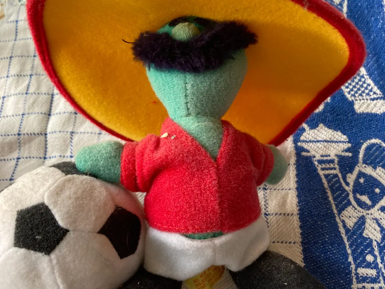 Billede 2 - Fodboldkrus,  maskotter DBU 1984/1986