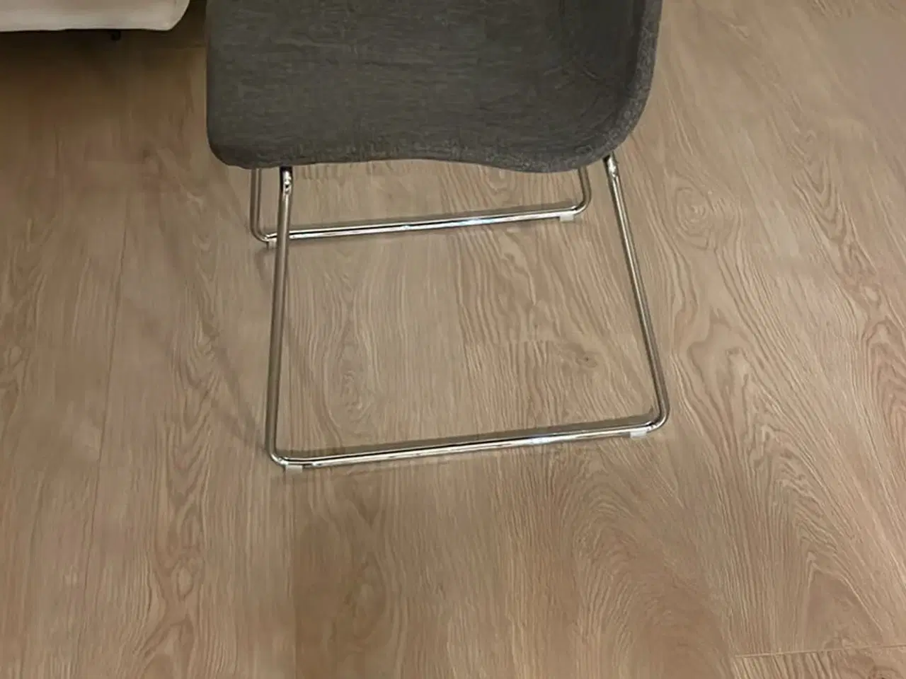 Billede 2 - Spisebordsstole med grå betræk