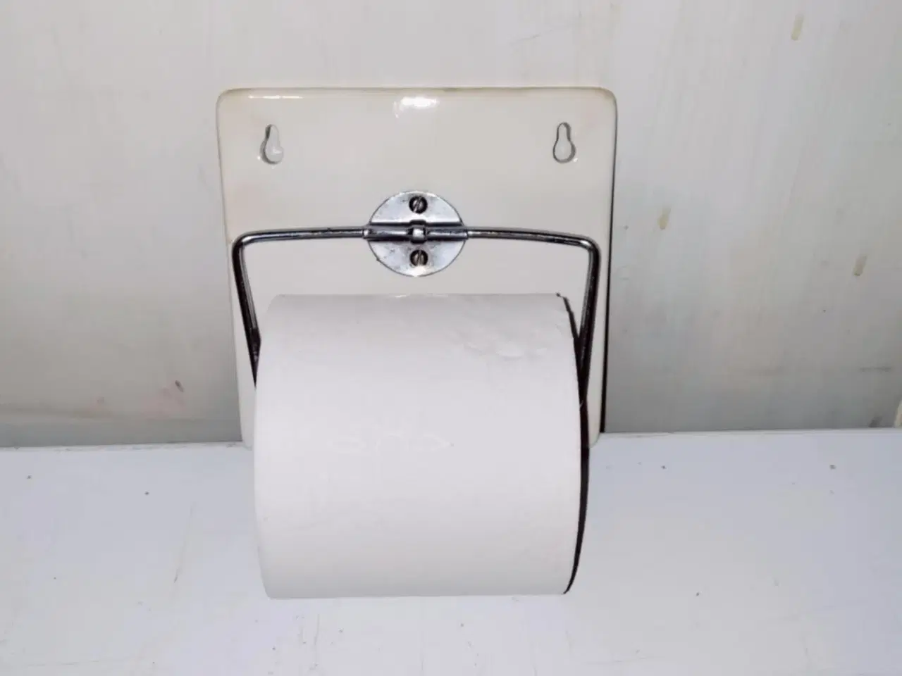 Billede 2 - super flot wc rulle holder fra aluminia 