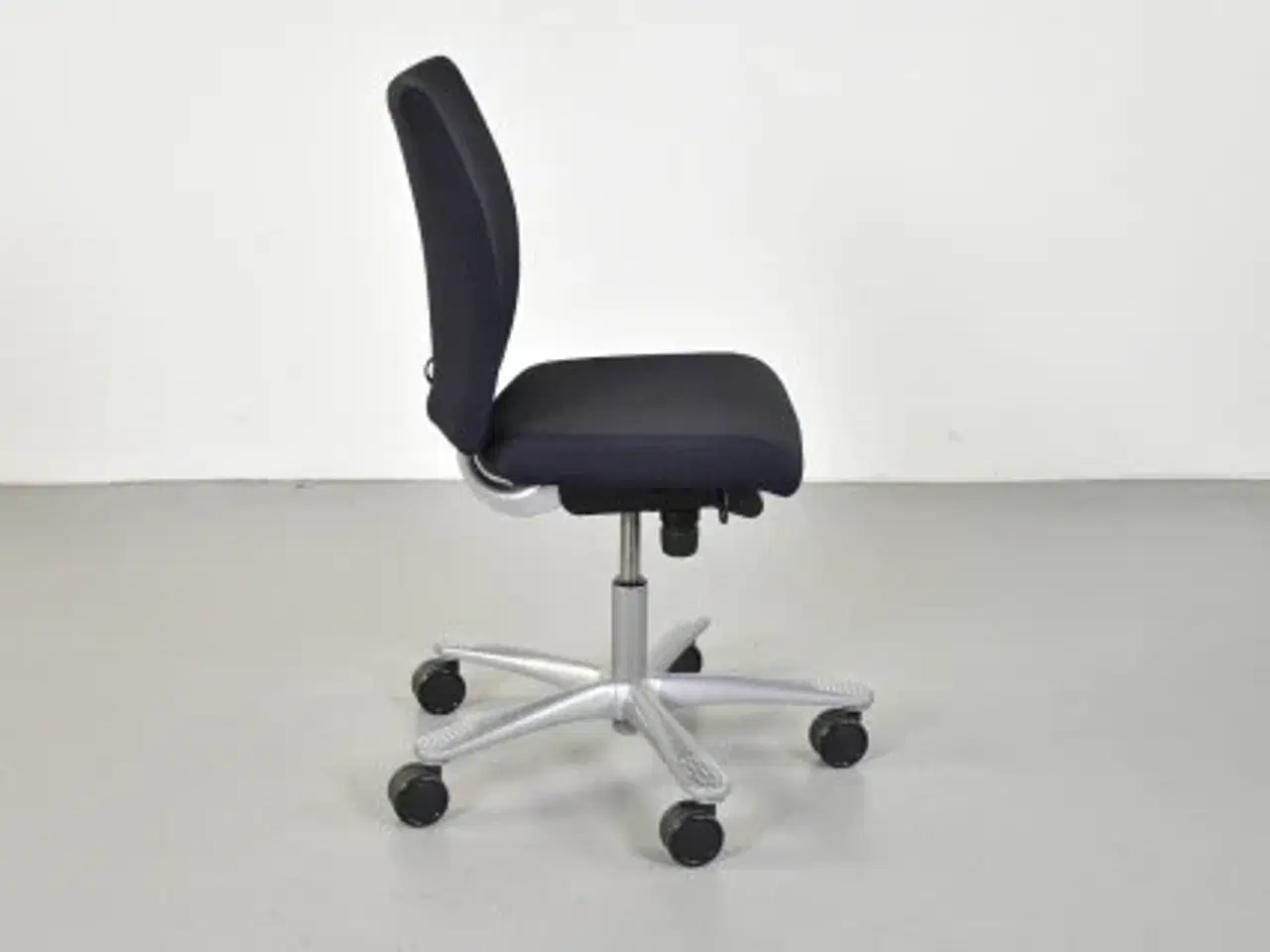 Billede 4 - Häg h04 credo 4200 kontorstol med sort/blå polster og gråt stel