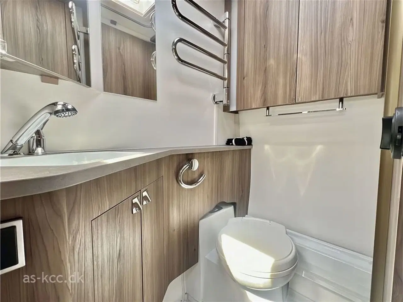 Billede 10 - 2024 - Kabe Royal 520 XL KS   KABE Royal 520 XL KS kan vejes ned til 1800 KG.