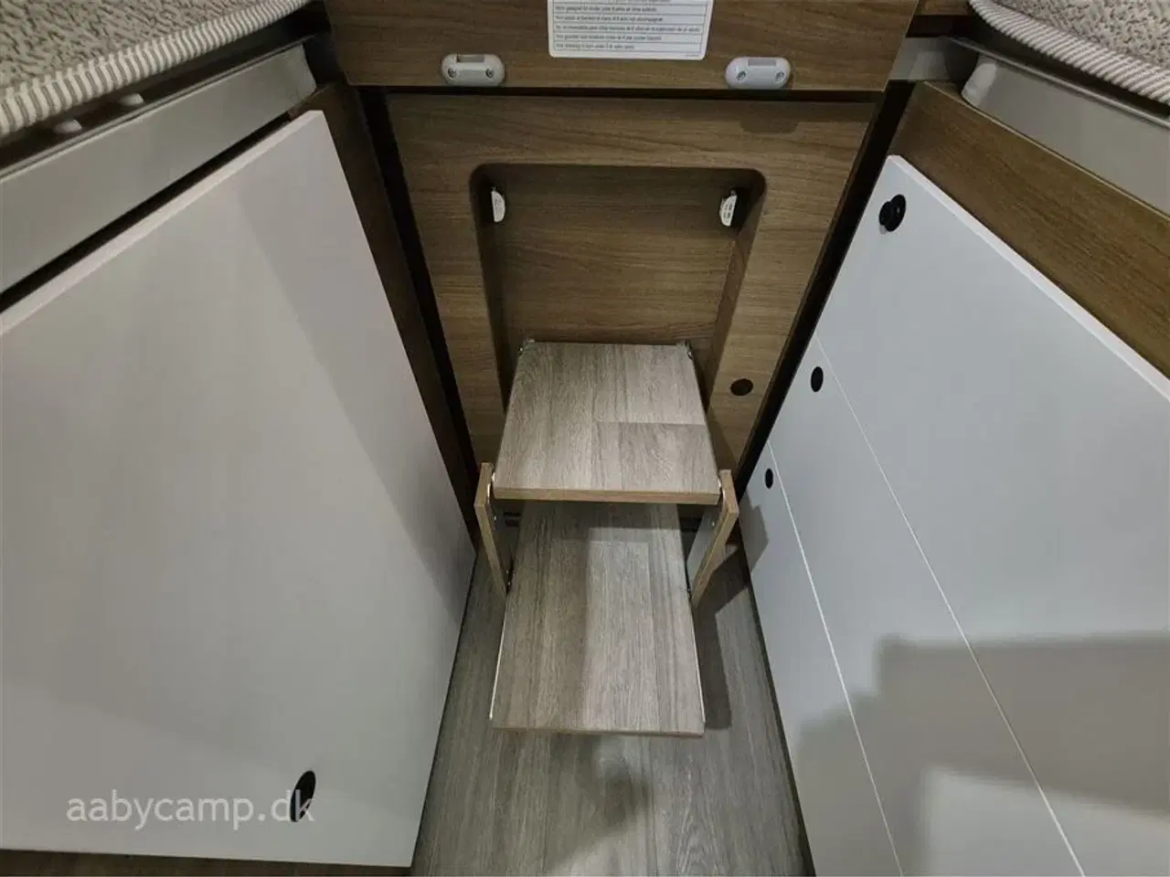 Billede 25 - 2026 - Benimar Mileo 268   Nk pakke. 8 Trins Automatgear. 140 Hk.  200W Solceller. Truma Combi Diesel. Kompressor Køleskab 150L. Emhætte.