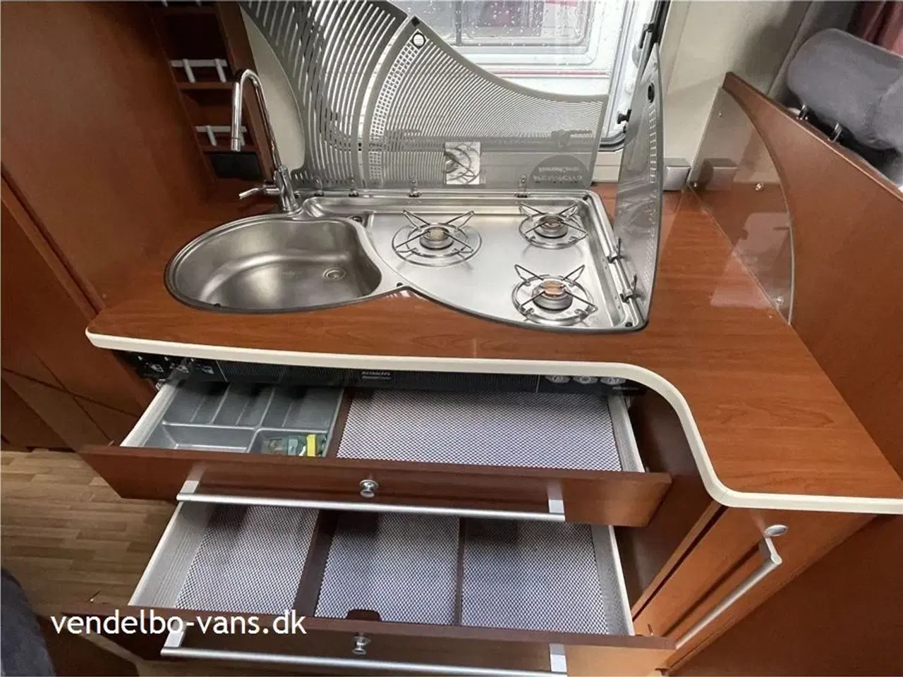 Billede 7 - 2011 - Dethleffs Globetrotter Esprit RT 7094   Lækker rummelig camper med toilet i bagenden - ALKO