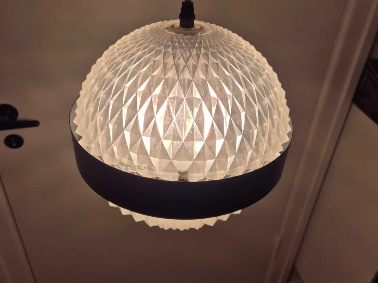 Billede 8 - Sjælden kuglelampe i plast med mavebælte i metal