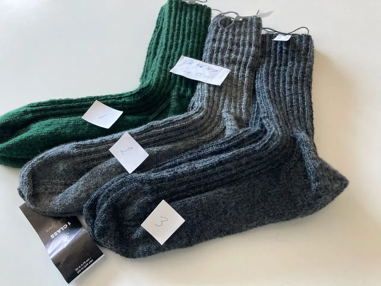 Billede 1 - Hjemmestrikkede sokker str.47/48 sælges 