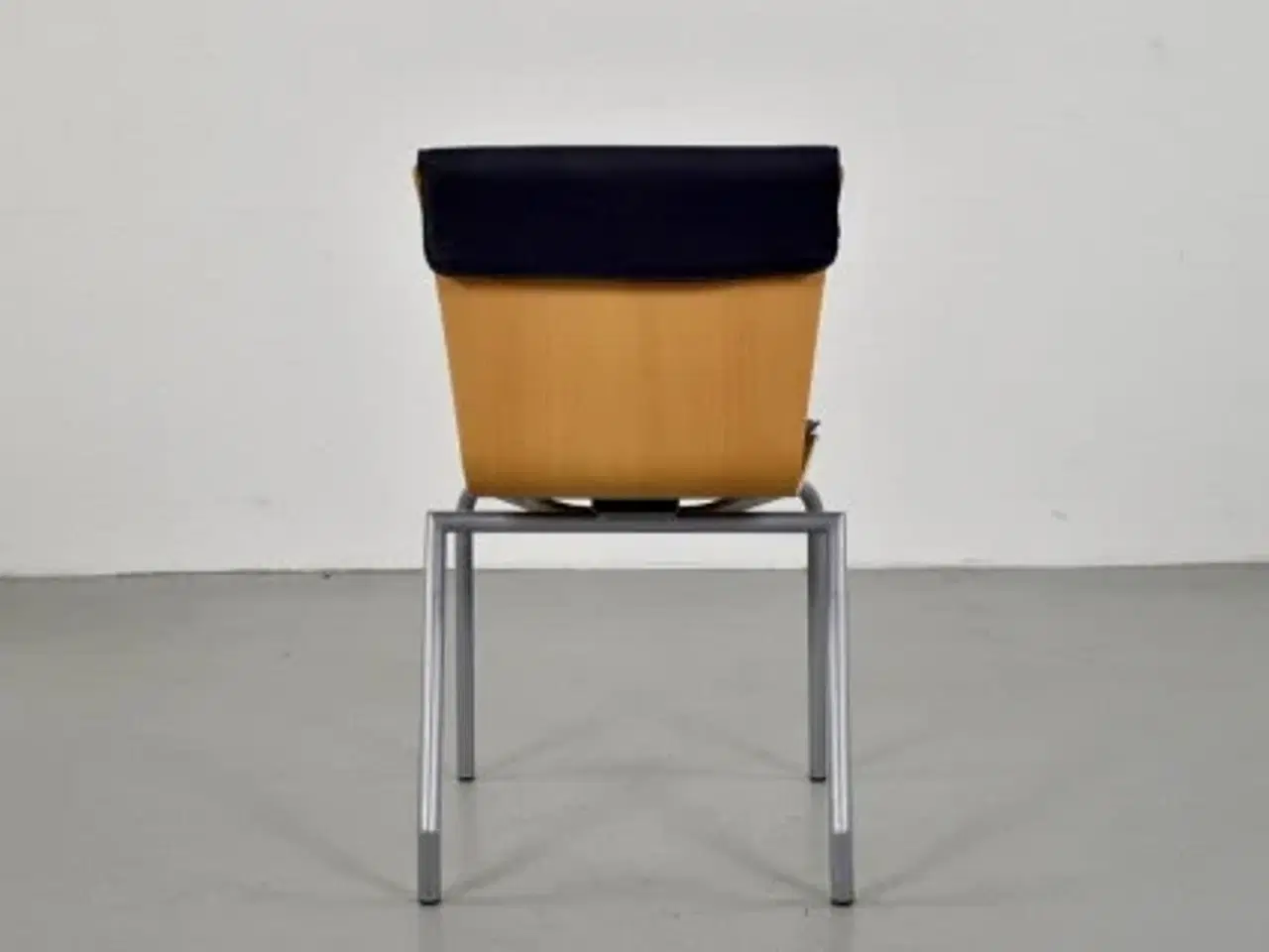 Billede 3 - Four design  g2 konferencestol med blå/sort polster og med kip funktion