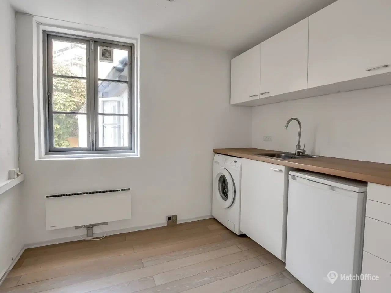 Billede 6 - Lyse indflytningsklare lokaler på 1. sal. central beliggende i Århus.