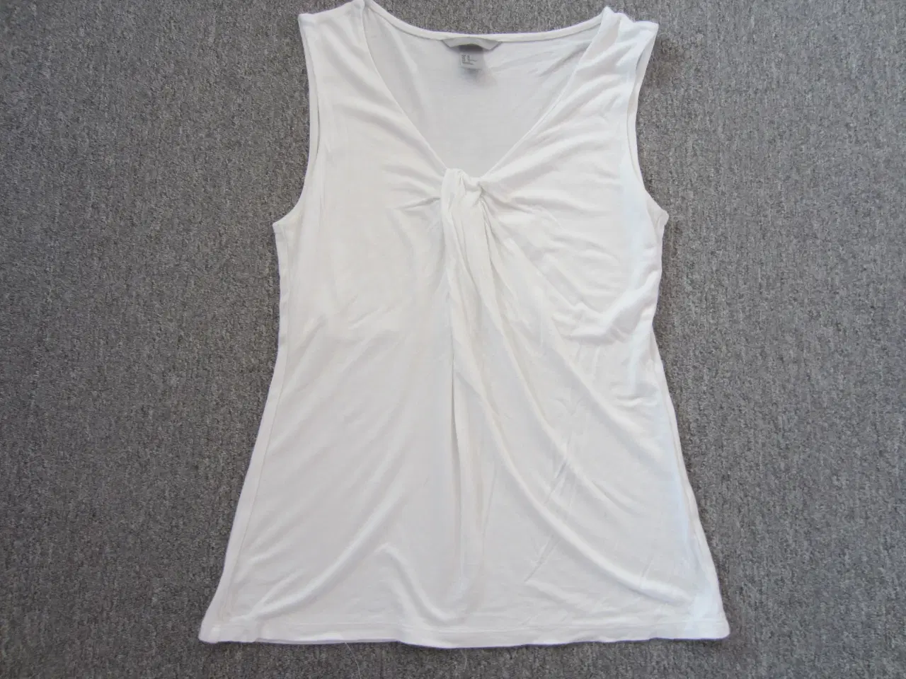 Billede 1 - Fin hvid bluse i str. M fra H&M