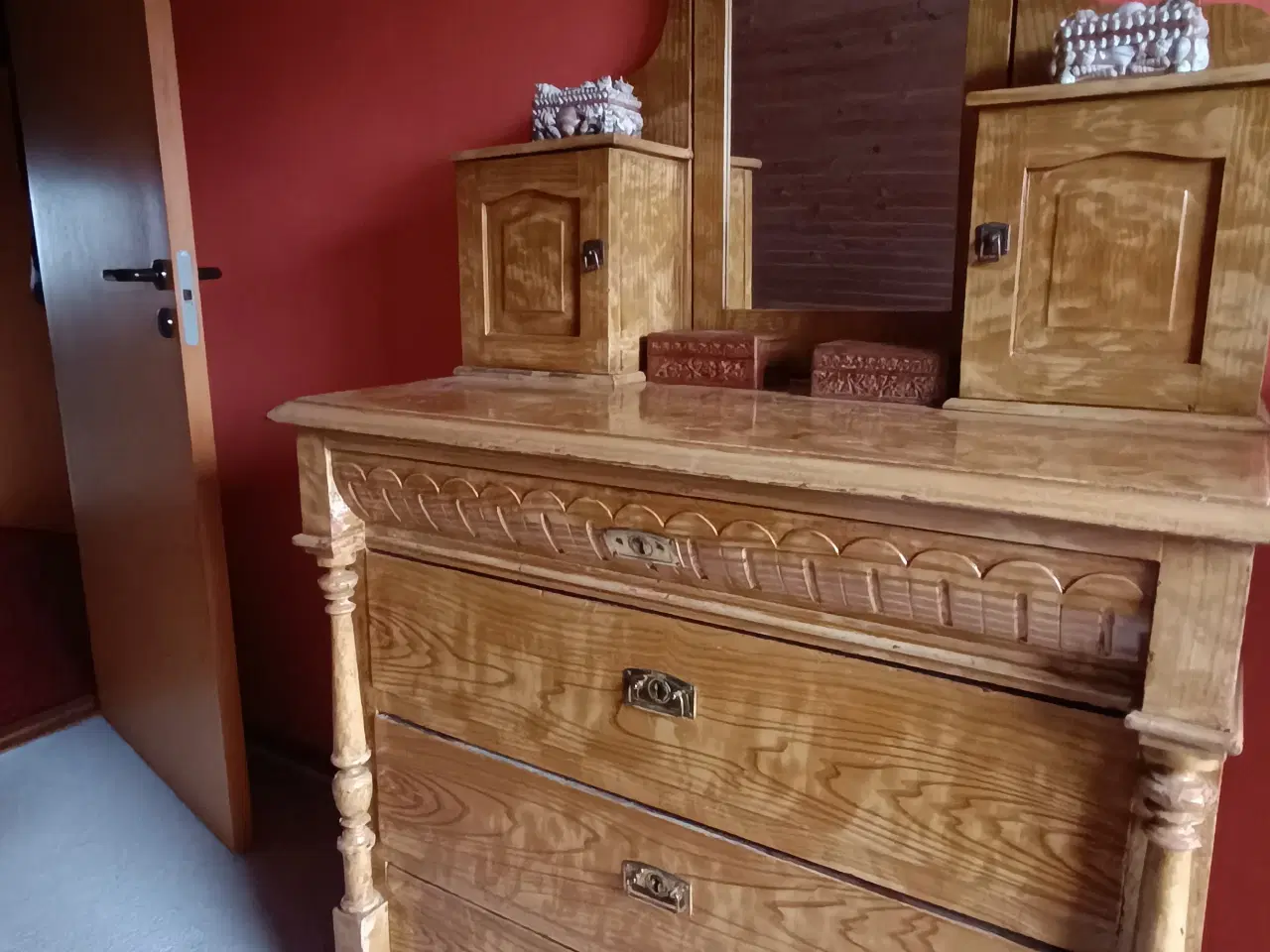 Billede 1 - Soveværelses-møbel med spejl