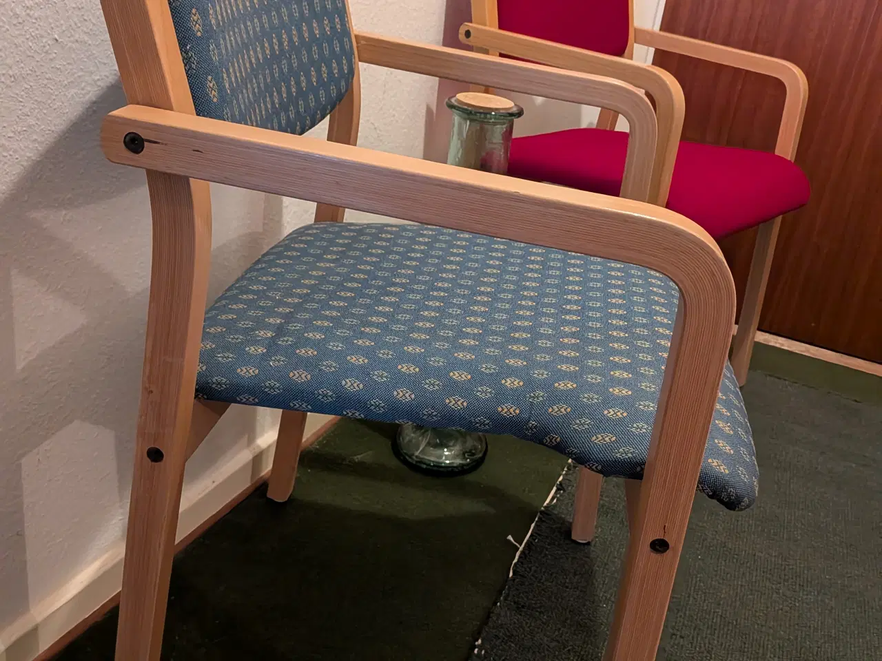 Billede 3 - ARMSTOLE MONTERET MED LÆKKERT BETRÆK - STABELBARE 