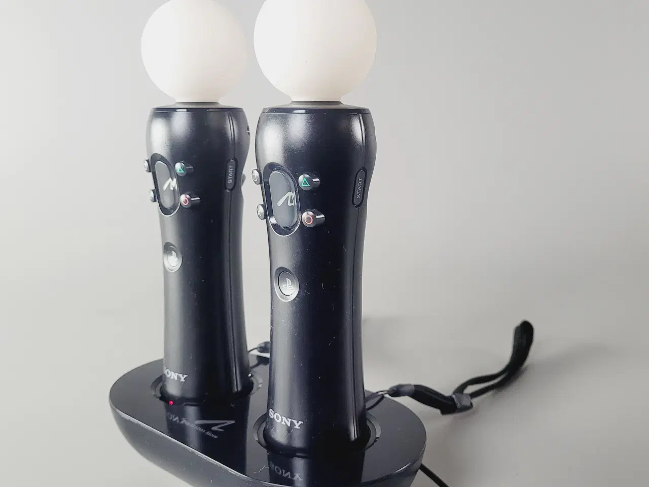 Billede 2 - 🎮 PlayStation Move Controllere (2 stk.) + Oplader