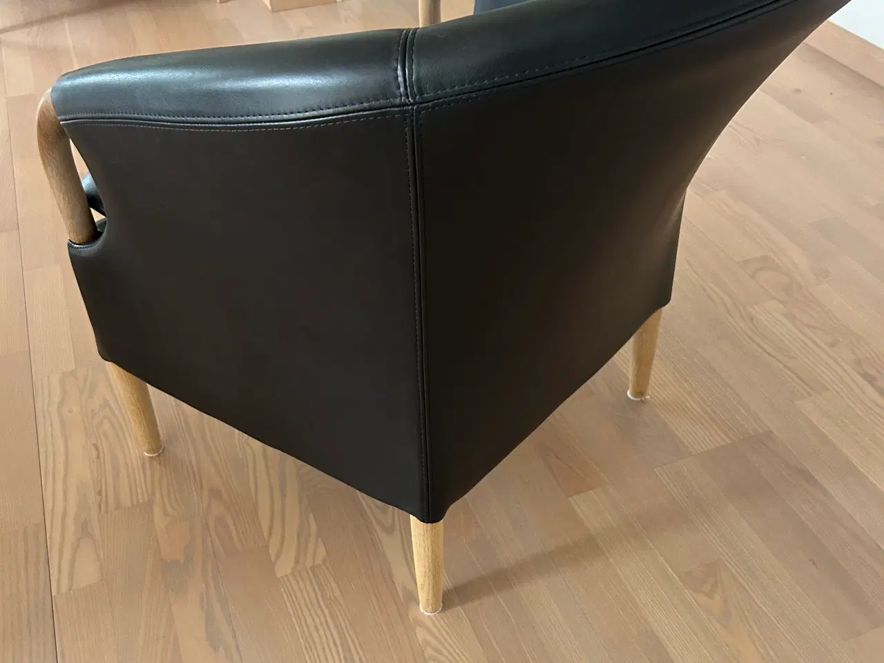 Billede 2 - Opus lænestol sort anilinlæder / Eg sæbebehandlet