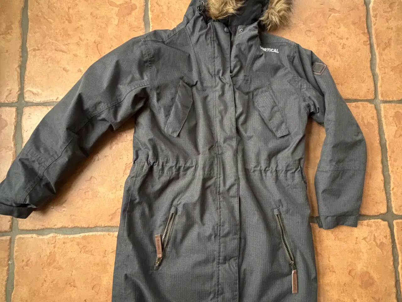 Billede 1 - Vertical vinterjakke til pige str 164 grå polyeste