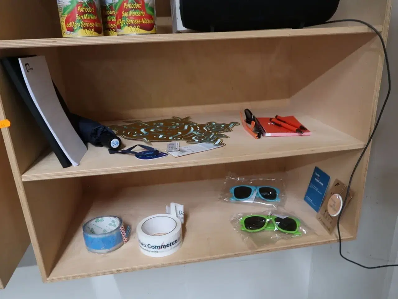 Billede 5 - 2 stk. vægreoler med indhold