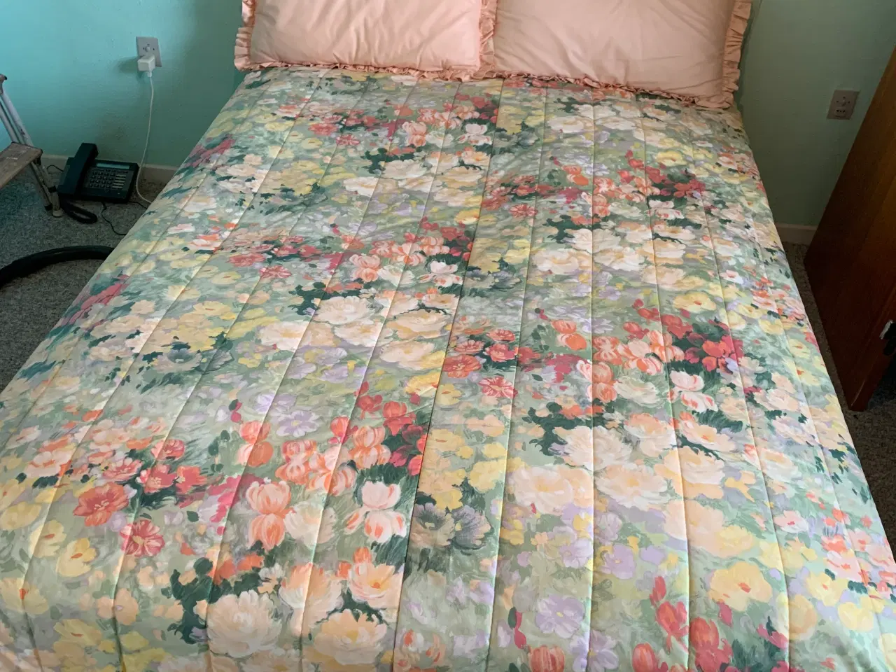 Billede 1 - Sengetæppe til 3/4 seng og 2 stk puder