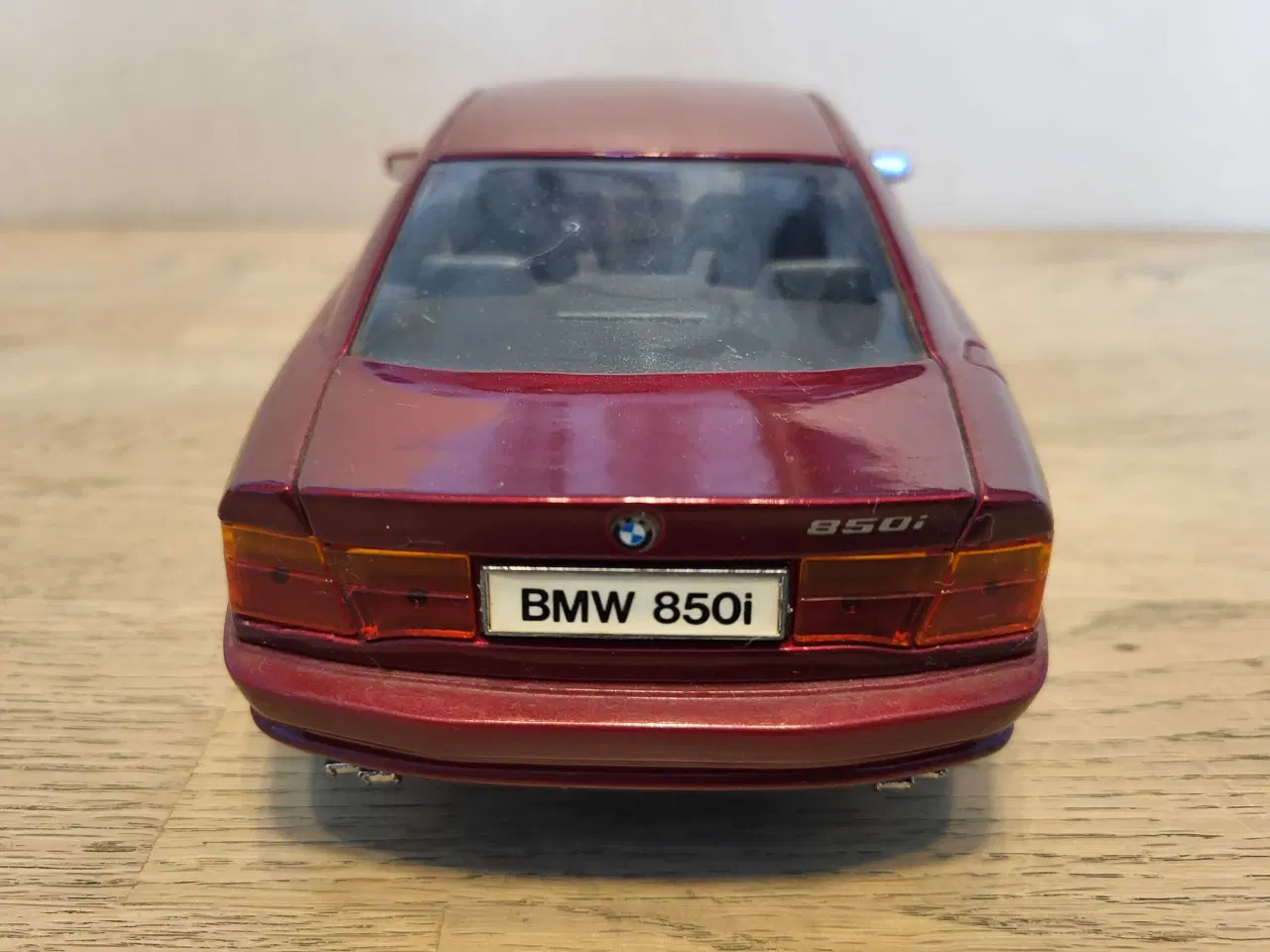 Billede 4 - Modelbil: BMW 850i  Skala 1/18