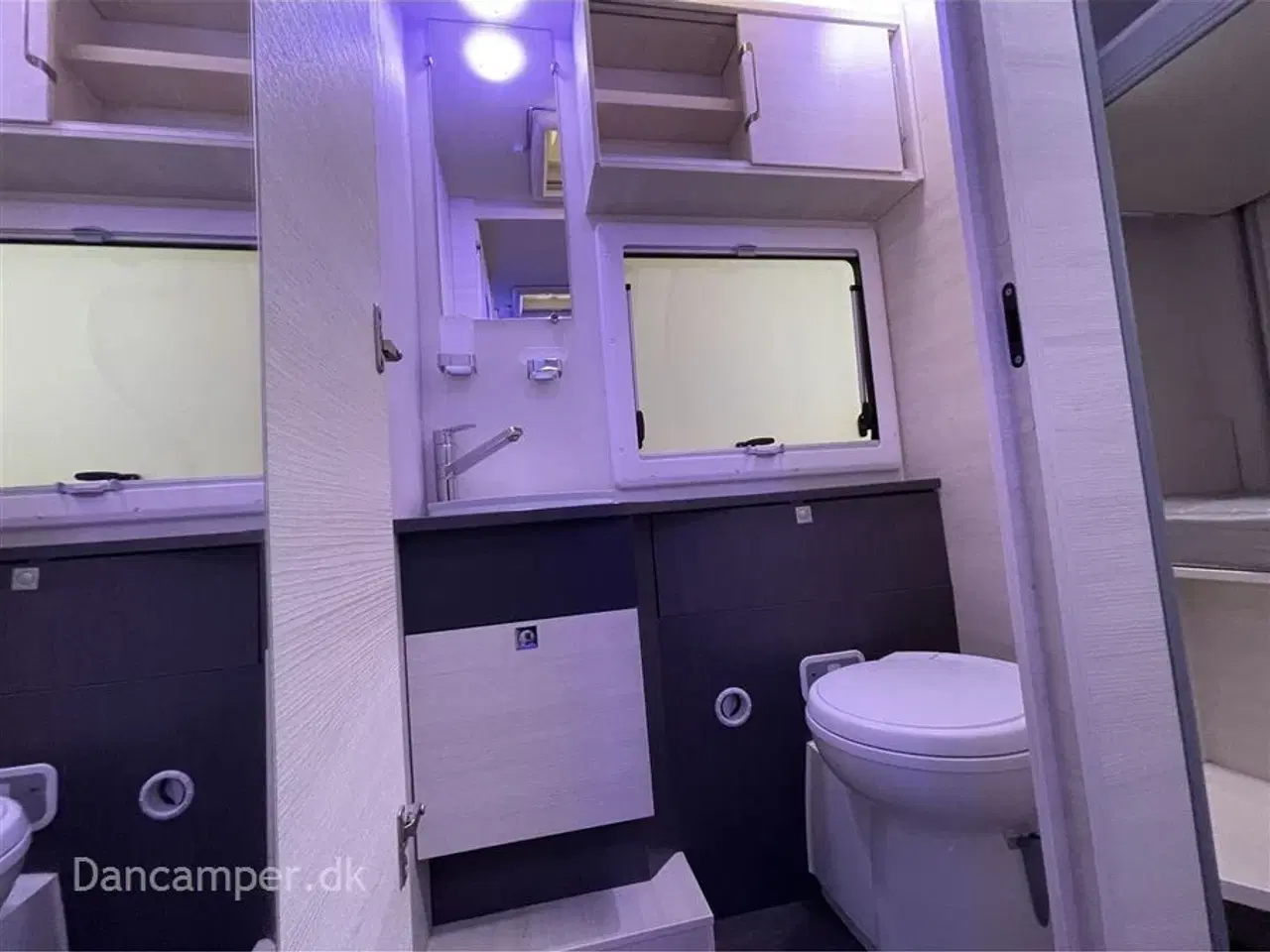 Billede 12 - 2021 - Chausson Titanium 720 Premium   Køjer samt stor dobbelt sænkeseng, 5-prs. 4 sovepladser m.mulighed for 5-6. Smart-lounge, indbygget gasfyldeflaske, markise, cykelholder, 170Hk - Aut.