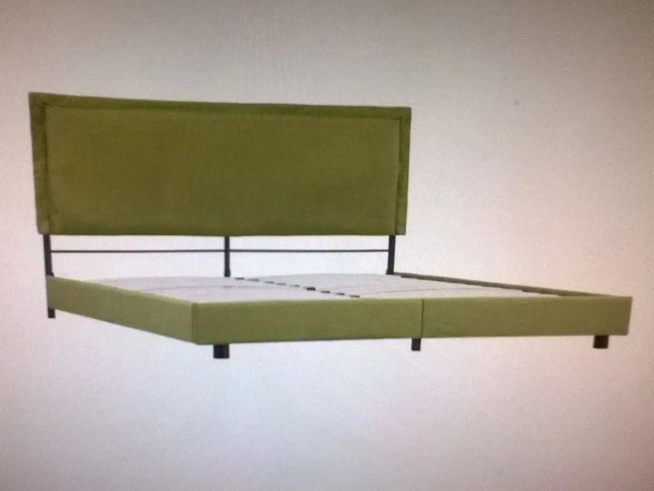 Billede 2 - Nyt sengestel med gavl 180x200 cm grøn (priskup)