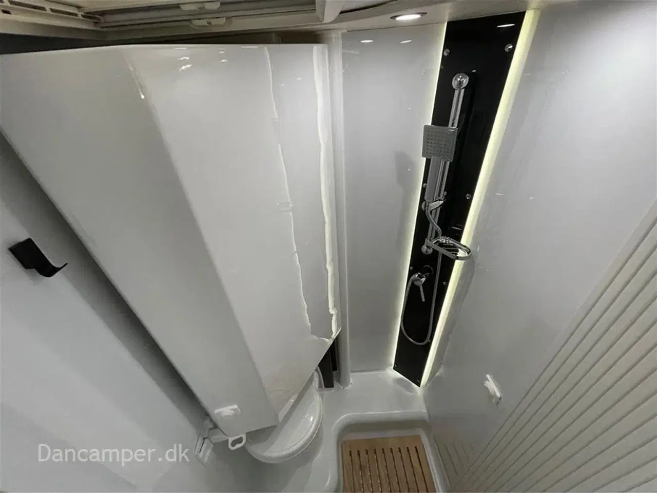 Billede 30 - 2024 - Chausson Titanium 627 ULTIMATE   Enkeltsenge + hæve-/sænkeseng, 5 selepladser, 4 sovepladser med mulighed for 5, 170Hk Aut,, Artic pakke, meget udstyr
