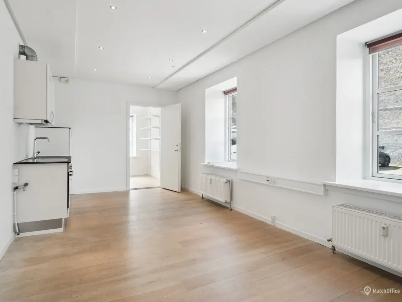 Billede 14 - Nyistandsat værkstedskontor på Jagtvej med parkering