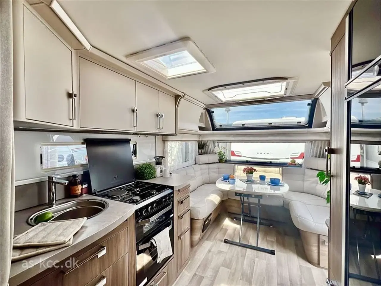 Billede 12 - 2024 - Kabe Royal 520 XL KS   KABE Royal 520 XL KS kan vejes ned til 1800 KG.