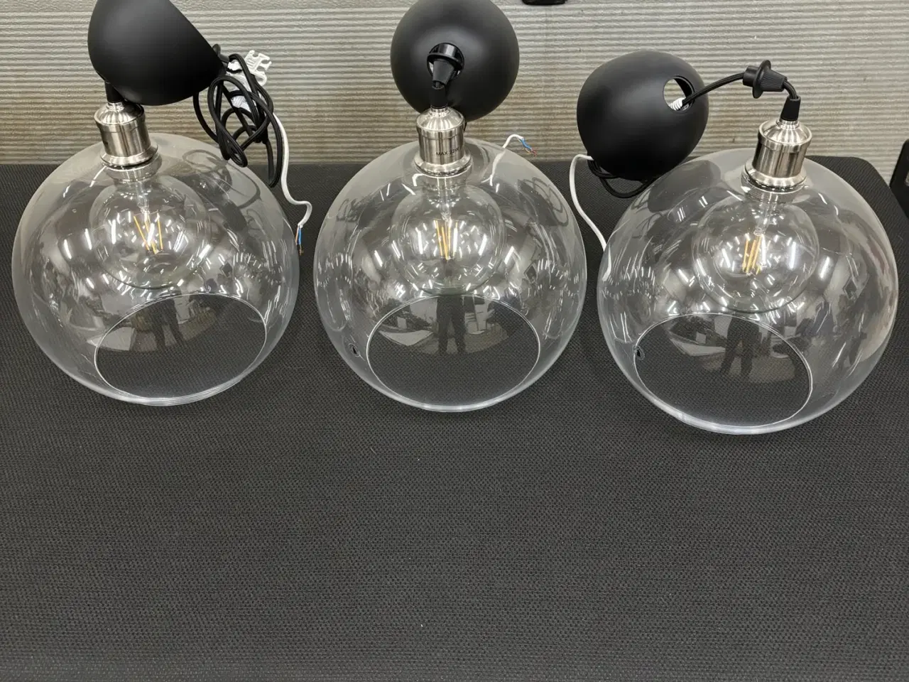 Billede 1 - Lamper af glas 3 stk incl pærer