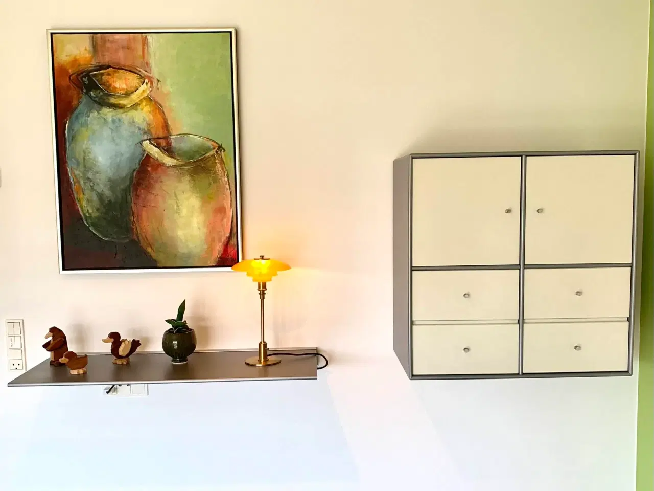 Billede 2 - Montana skab med 2 låger og 4 skuffer samt hylde