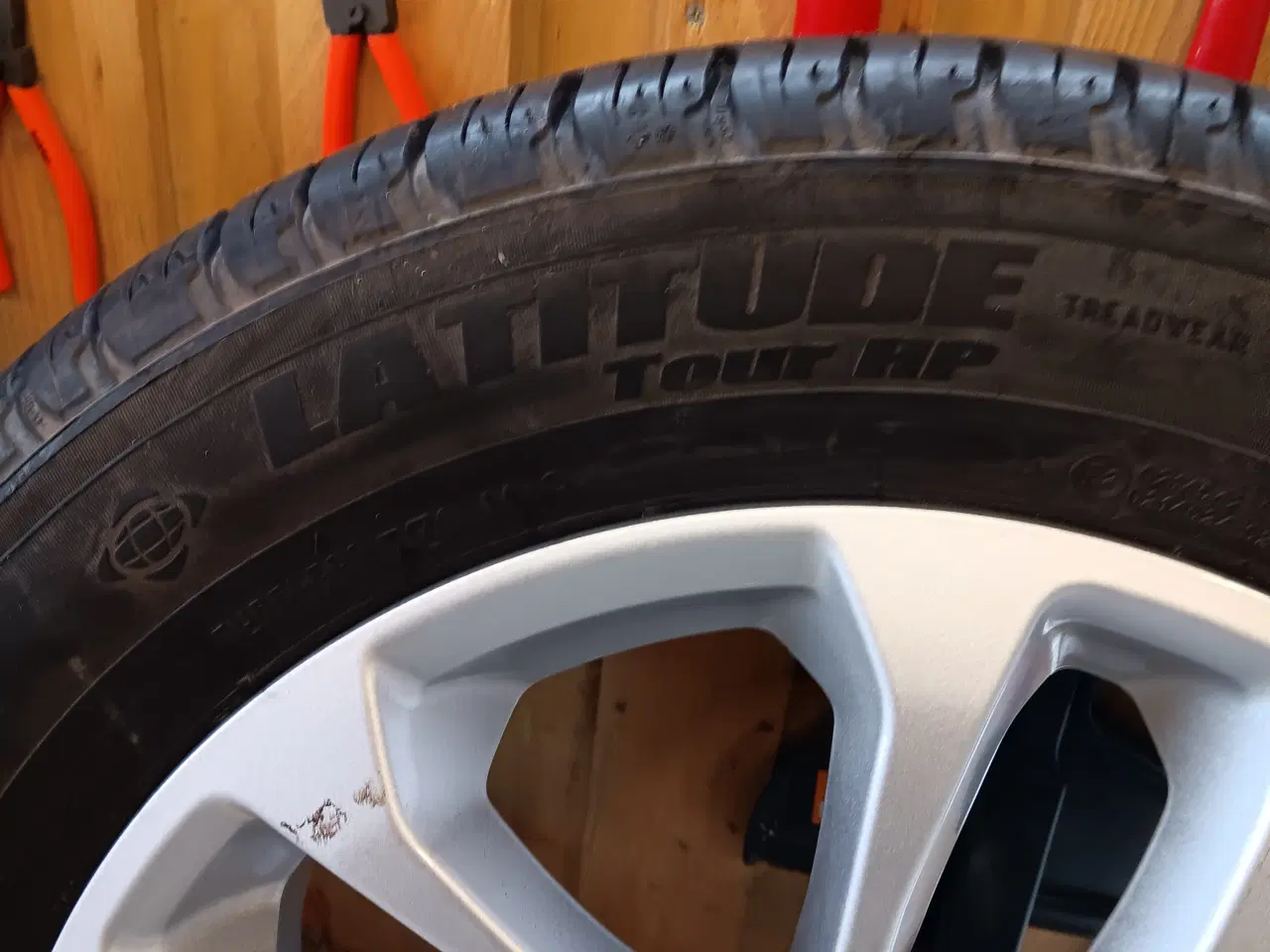 Billede 8 - Ford Kuga Hybrid 17" alufælge med sommerdæk