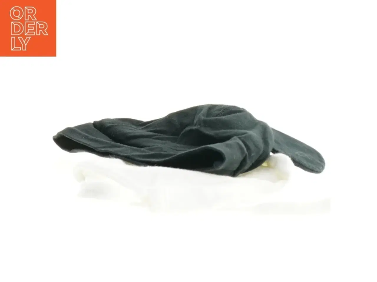 Billede 2 - To babyhuer (str. 15 cm og 16 cm bred)