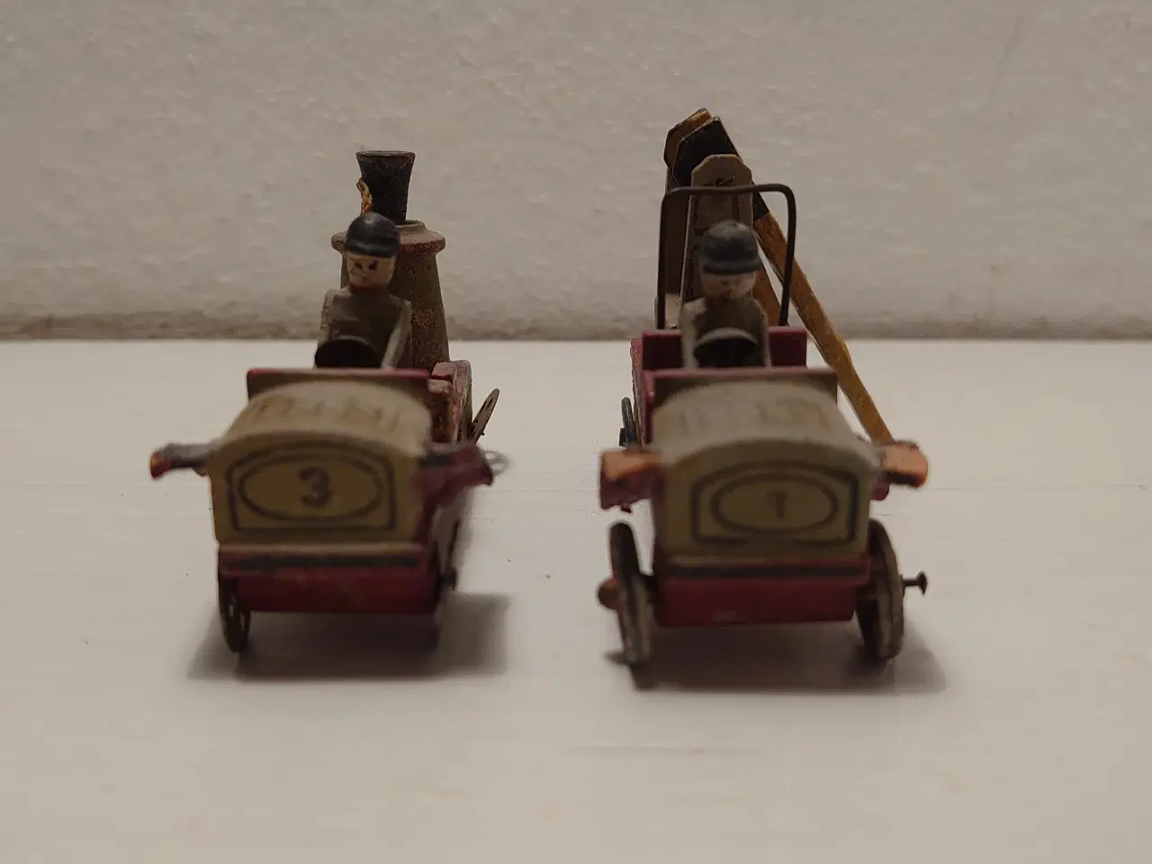 Billede 5 - Erzgebirge:Stigevogn og brandsprøjte i træ.Ca.1920