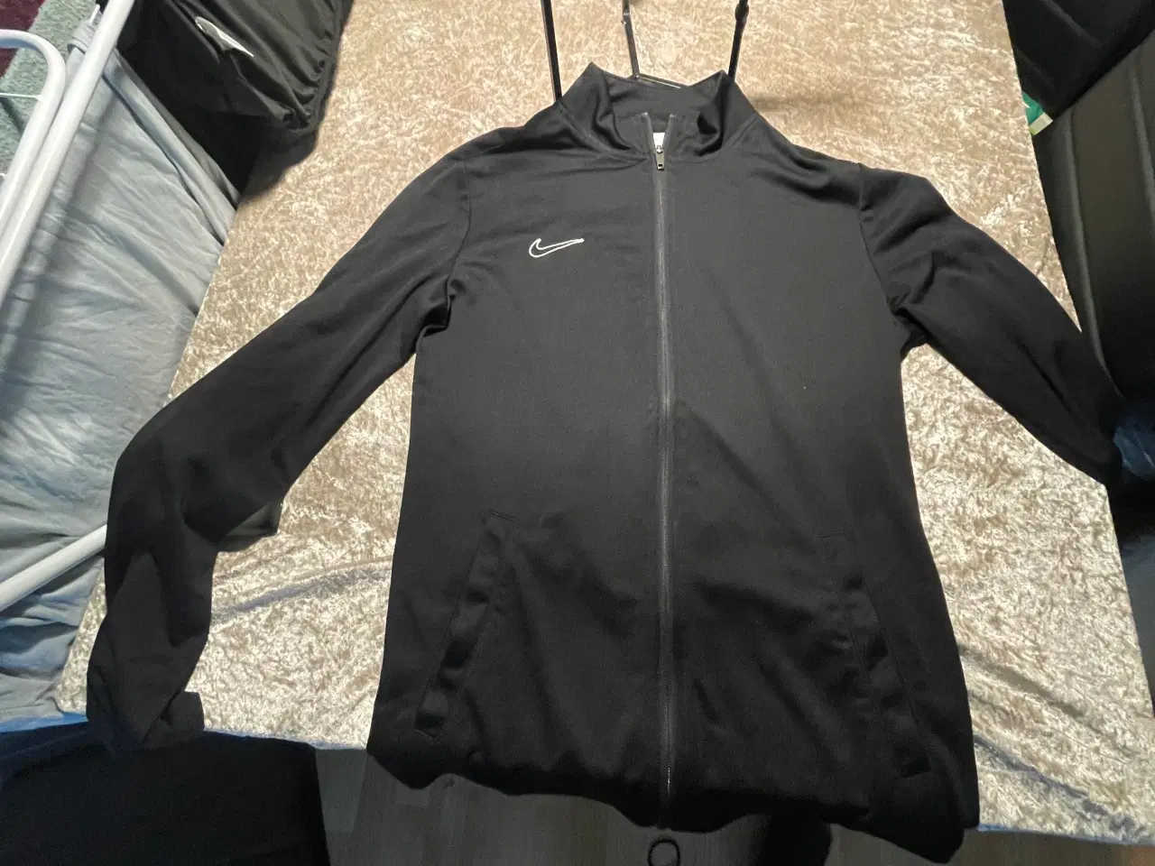 Billede 2 - Nike træningstøj 2 sæt, nyt. Alt er str M. Byd👍