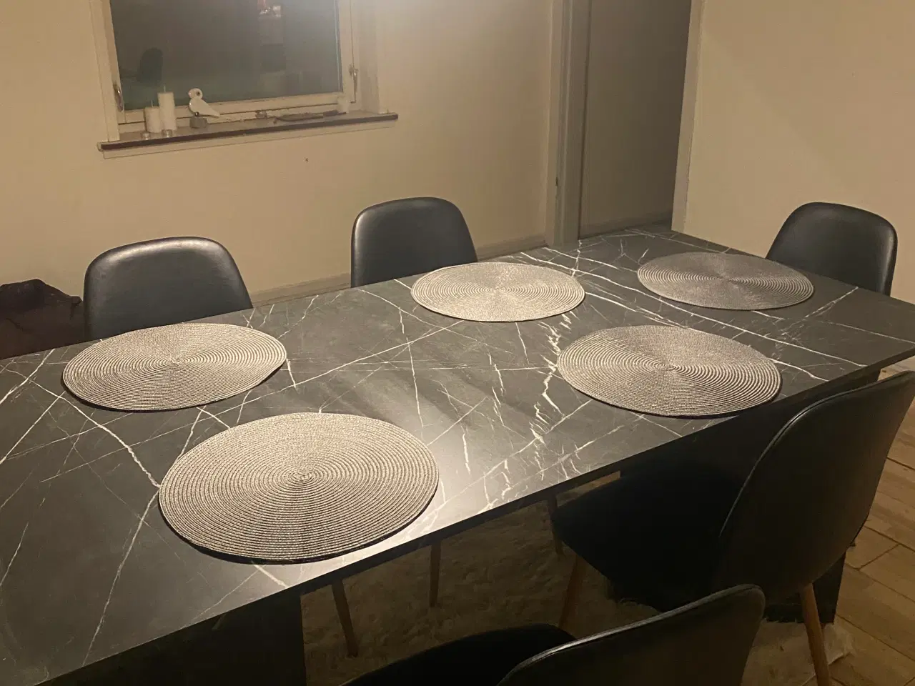 Billede 2 - Marmor bord i sort fra Jysk