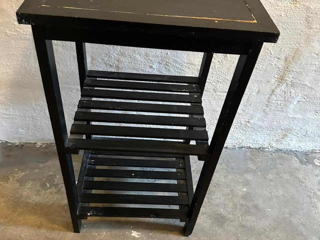 Billede 1 - sort reol skal væk s 1 maj 