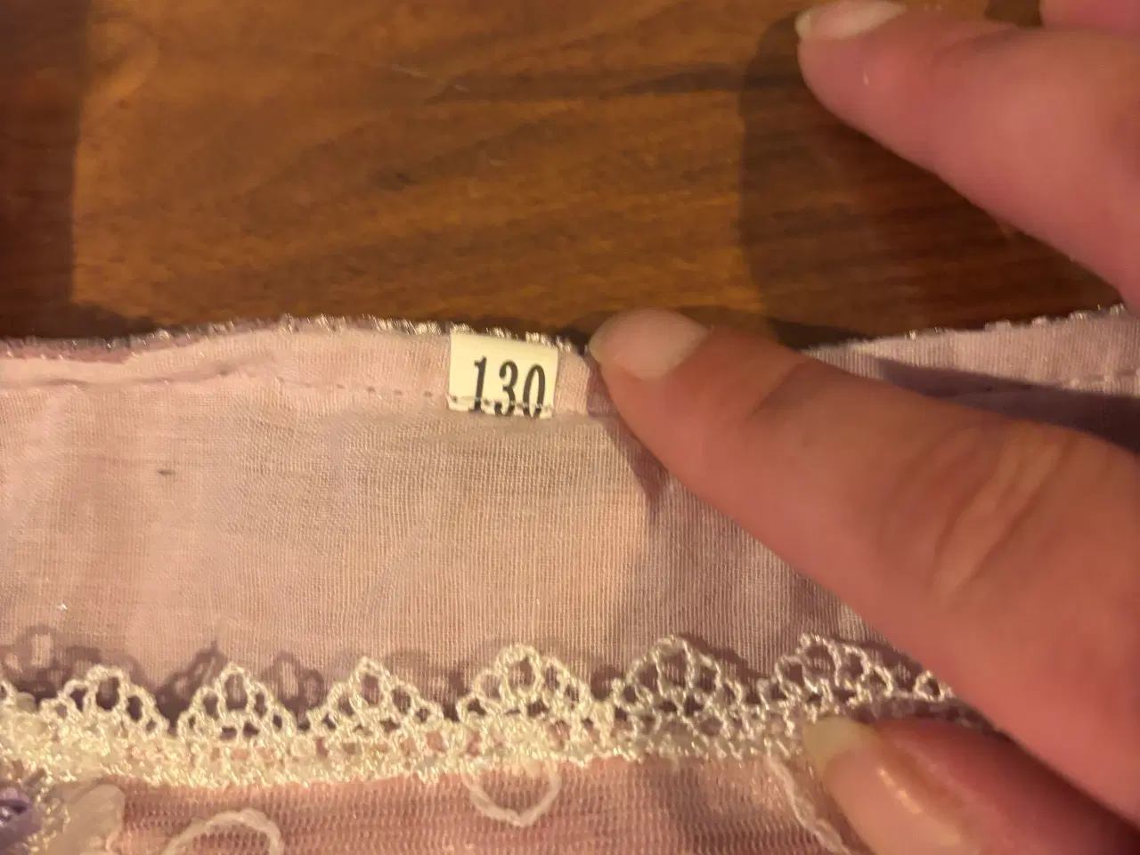 Billede 2 - Prinsessekostume str 130 (lille i størrelsen)