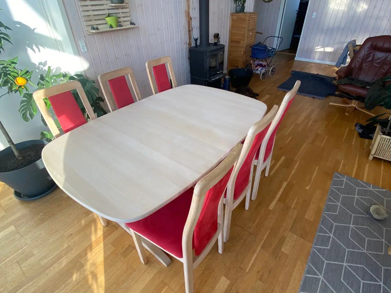 Billede 4 - Spisebord med stole i Bøg sæbe behandlet