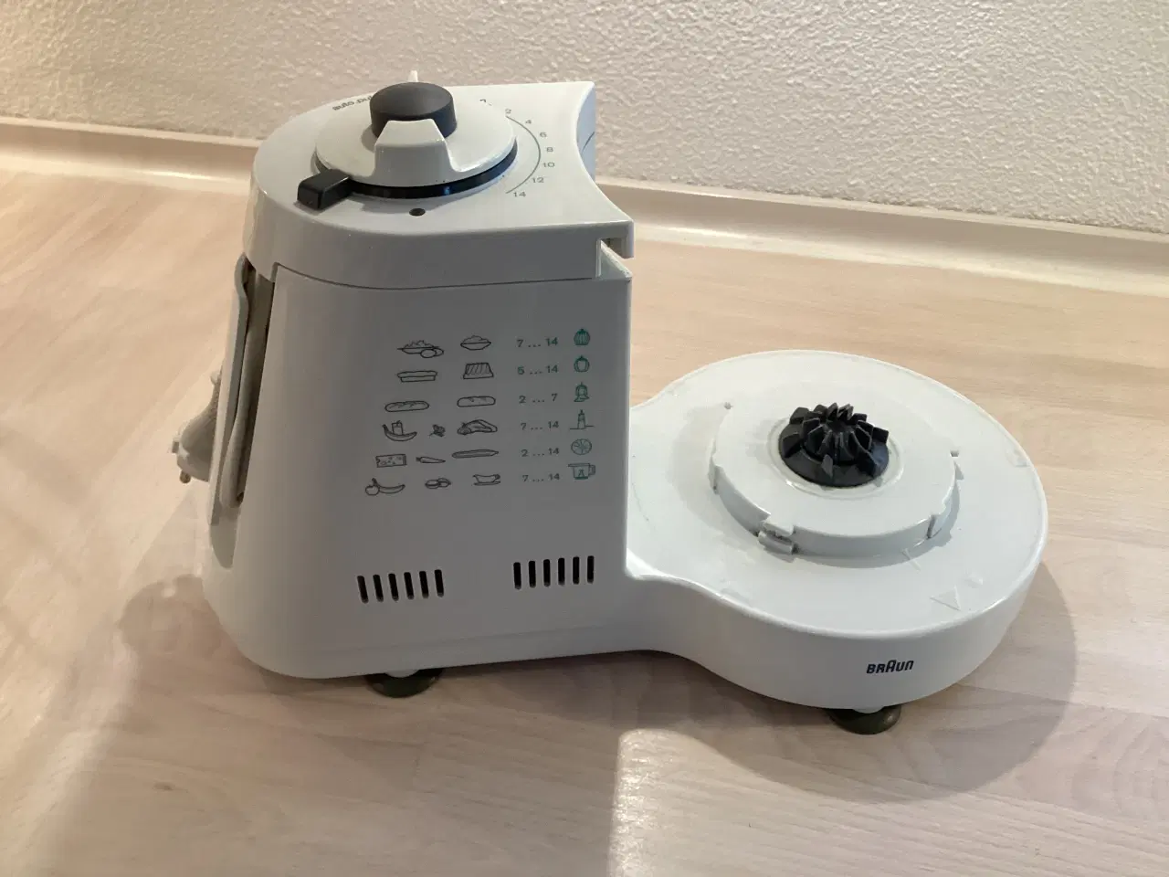 Billede 1 - BRAUN K3000 køkkenmaskine uden tilbehør