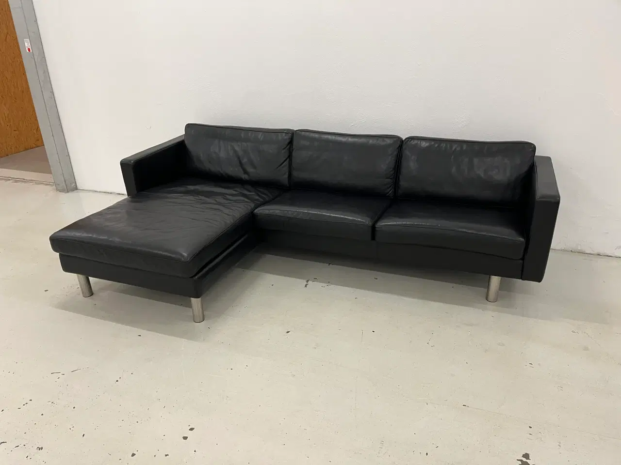 Billede 3 - Chaiselong sofa venstrevendt i sort anilin læder.