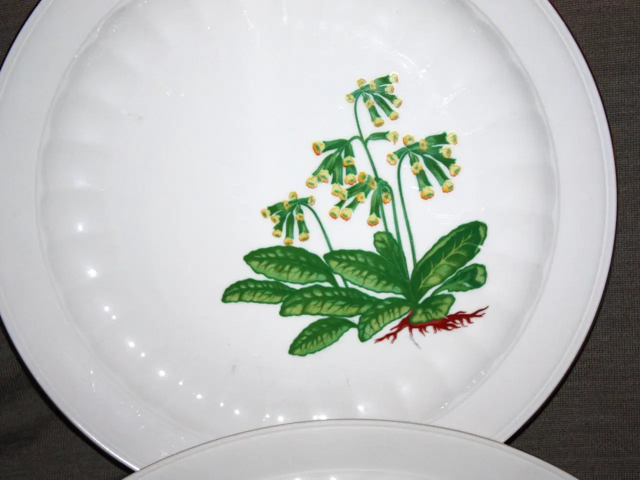 Billede 2 - Firkløveren Carl von Linné 2 tallerkener / fad