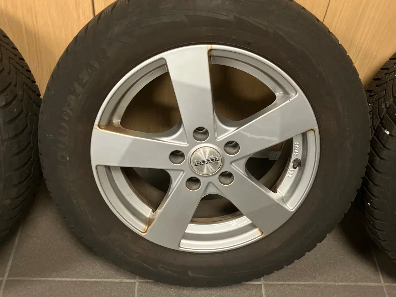 Billede 3 - Dezent Alu m Goodyear vinterdæk 215/60R16
