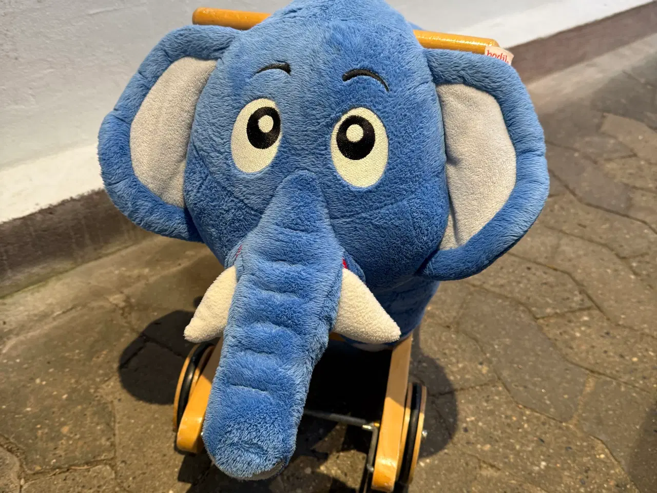 Billede 3 - 2 Bodil gyngehest og en med hjul 