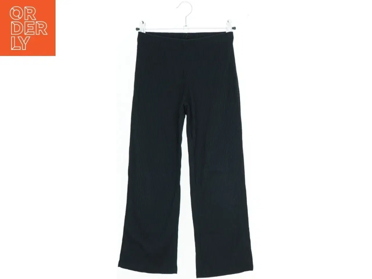 Billede 1 - Sorte bukser fra C (str. 128)