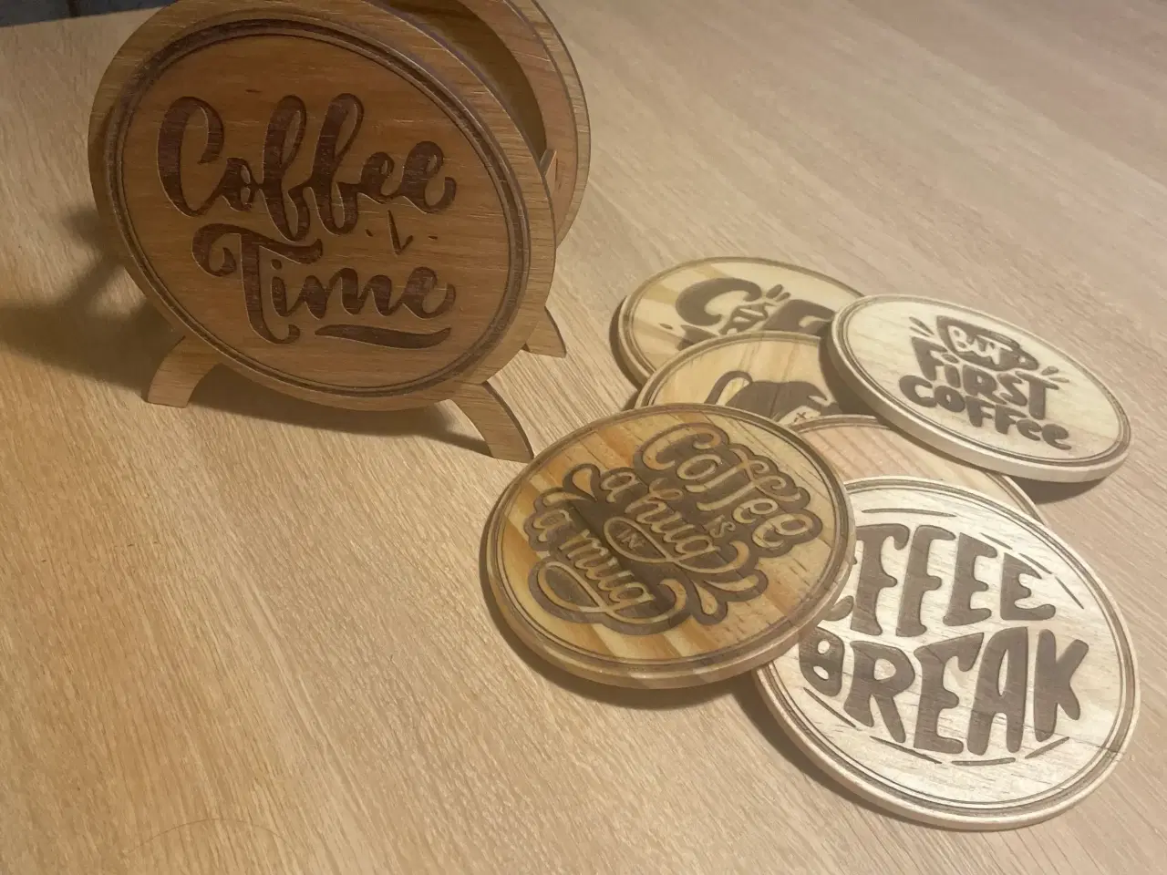 Billede 6 - Holdere med øl, vin og kaffe lasters i træ