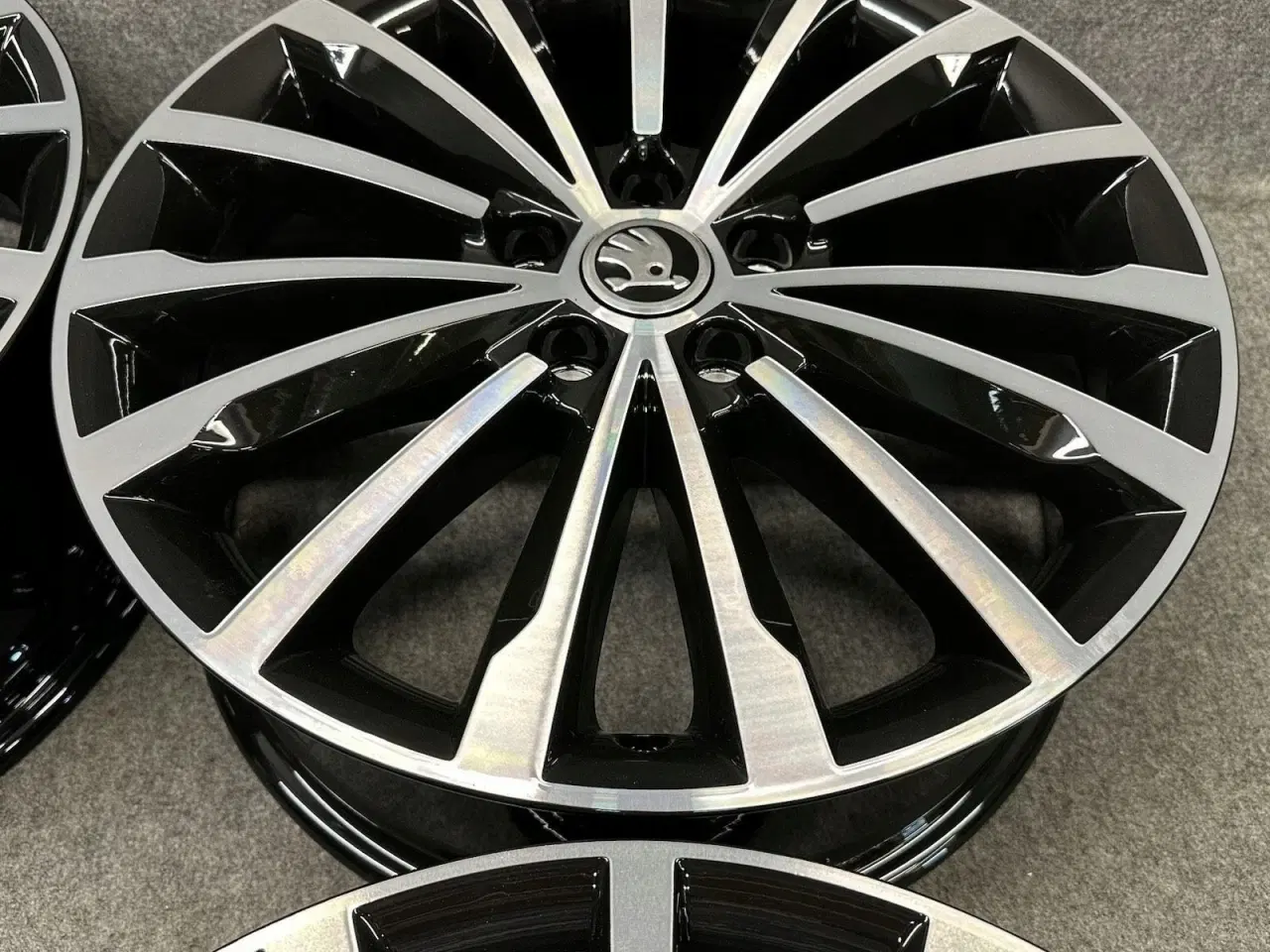 Billede 3 - ALUFÆLGE SKODA KAROQ 57A 18"